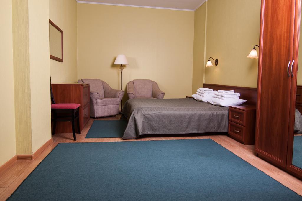 Mini-Hotel On Geroiv Energetykiv Street 18 Kiev Esterno foto