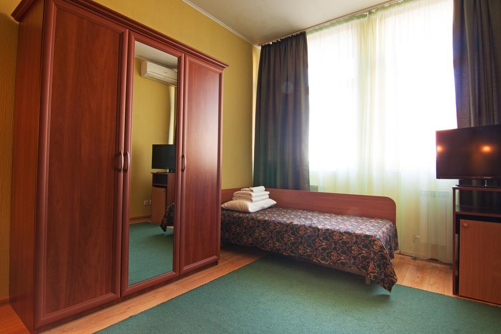 Mini-Hotel On Geroiv Energetykiv Street 18 Kiev Esterno foto