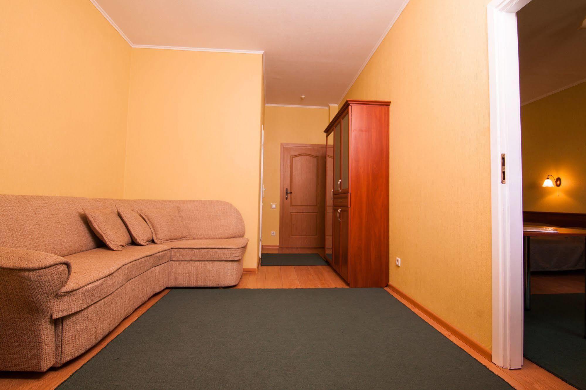 Mini-Hotel On Geroiv Energetykiv Street 18 Kiev Esterno foto
