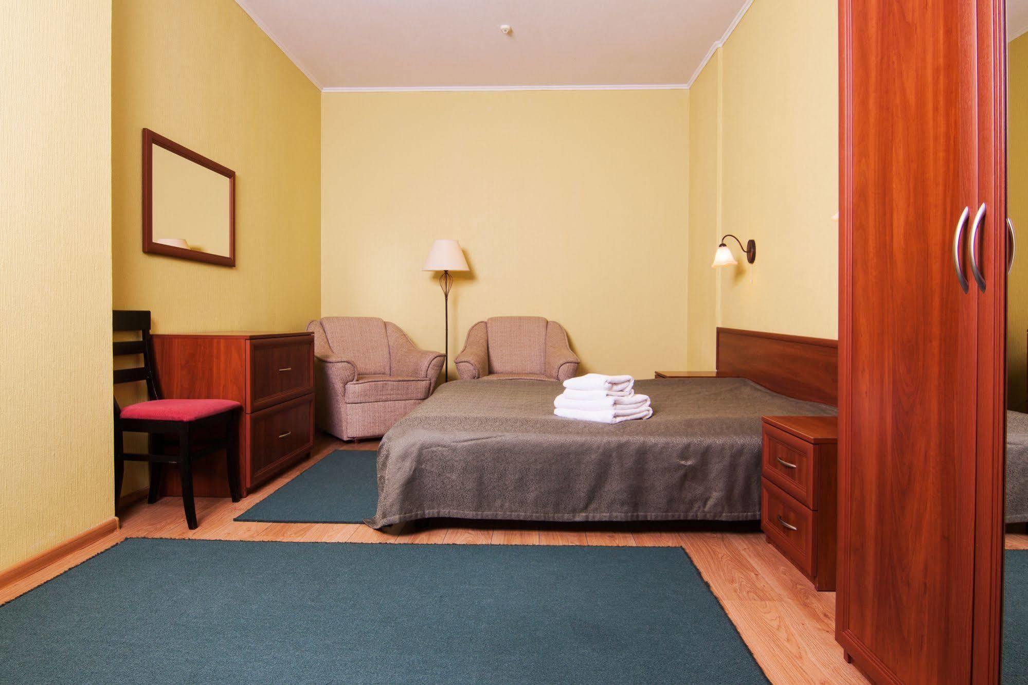 Mini-Hotel On Geroiv Energetykiv Street 18 Kiev Esterno foto