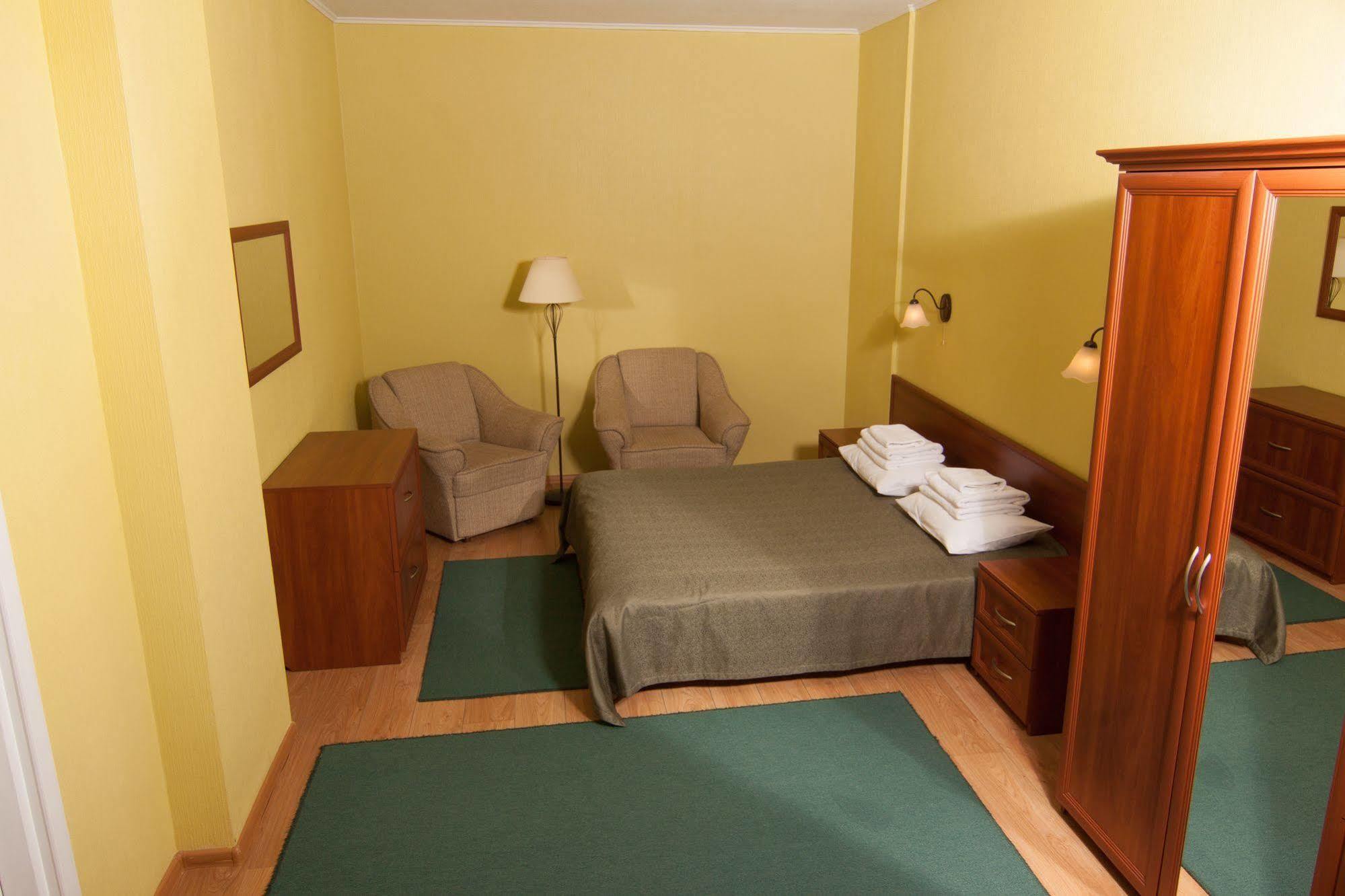 Mini-Hotel On Geroiv Energetykiv Street 18 Kiev Esterno foto